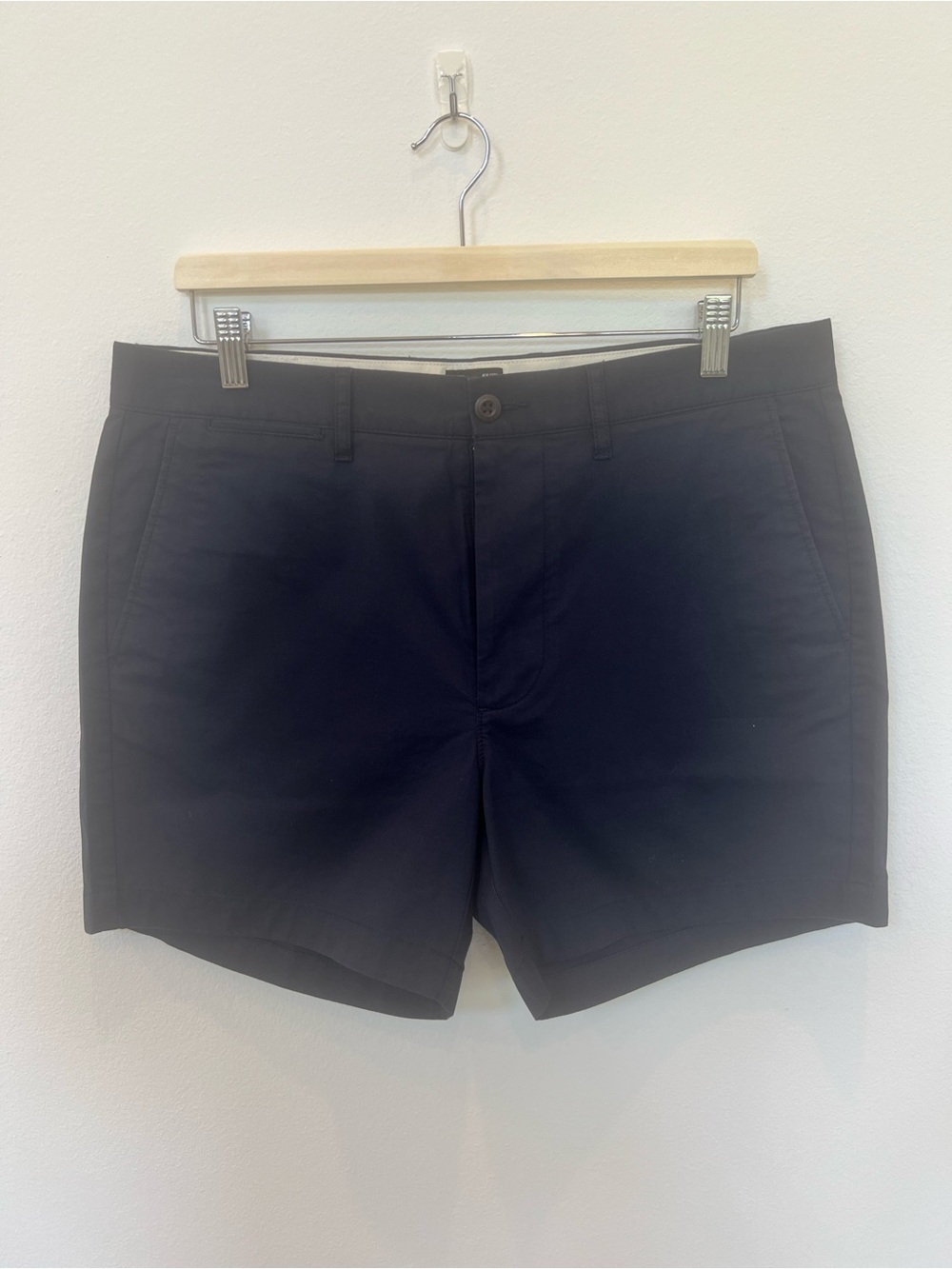 J. Crew Navy Men’s Flat Front Stretch Cotton Chino Shorts 33” Waist 5” Inseam